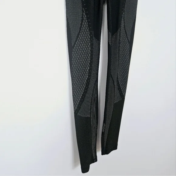 Lululemon Mapped Out High-Rise Tight 28" | Black / Glacier Grey | 8 - Picture 8 of 11